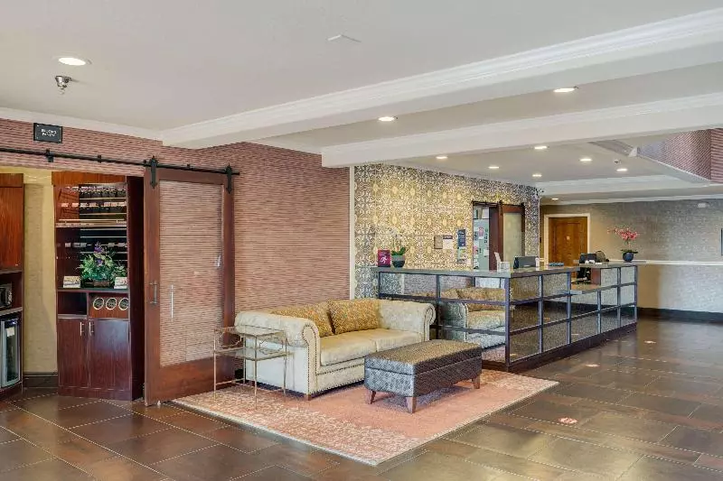 فندق Best Western Plus Brookside Inn