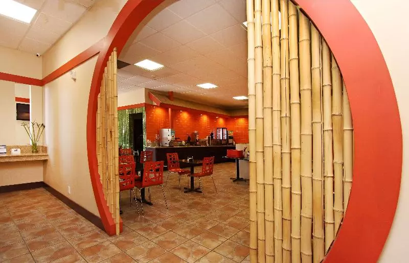 فندق Best Western Plus Dragon Gate Inn