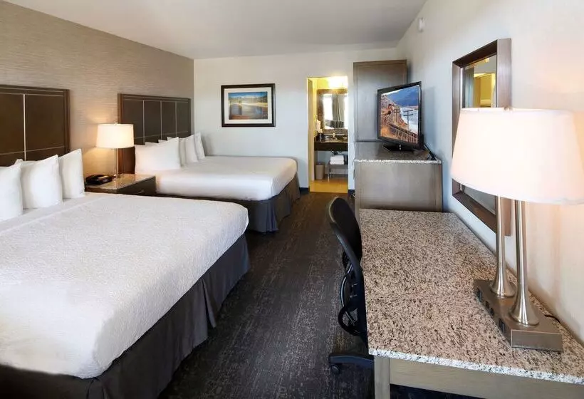 בית מלון כפרי Best Western Plus Hilltop Inn