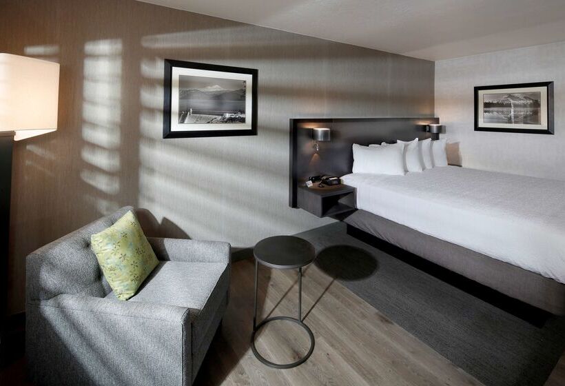 هتل Best Western Plus Hilltop Inn