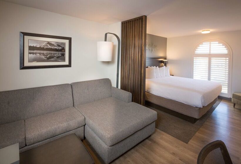 هتل Best Western Plus Hilltop Inn