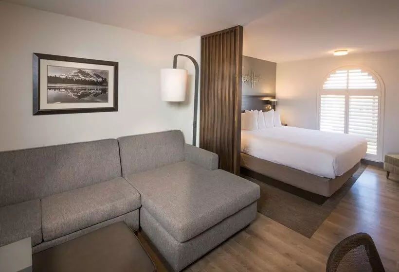 בית מלון כפרי Best Western Plus Hilltop Inn