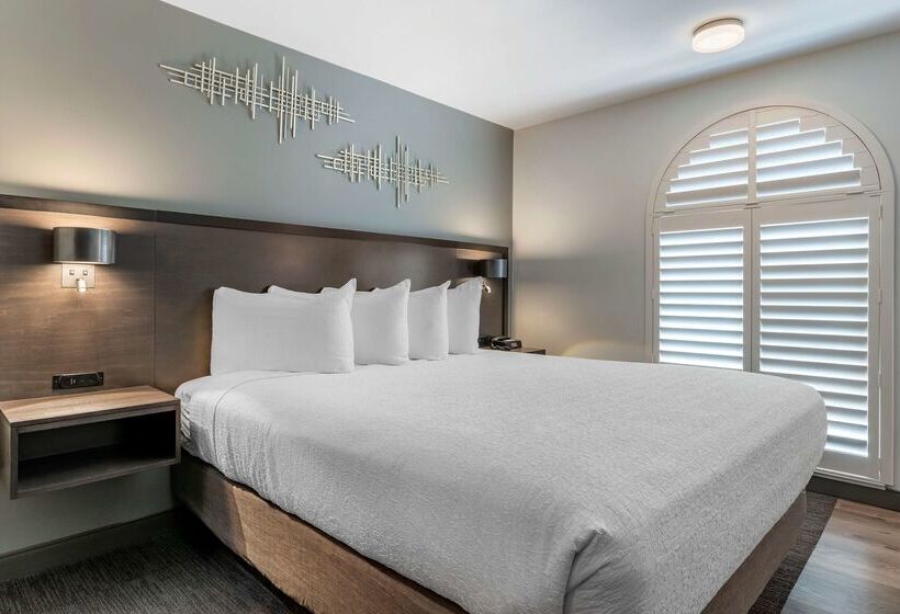 هتل Best Western Plus Hilltop Inn