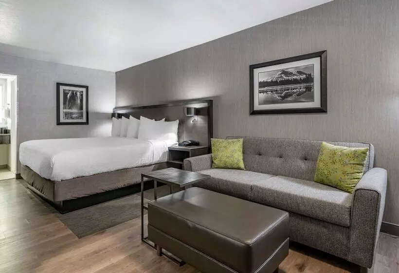 בית מלון כפרי Best Western Plus Hilltop Inn