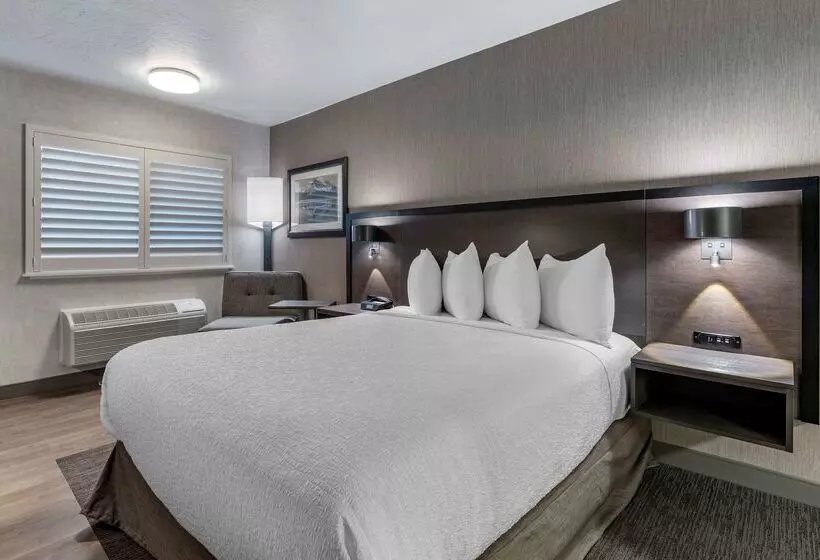 בית מלון כפרי Best Western Plus Hilltop Inn