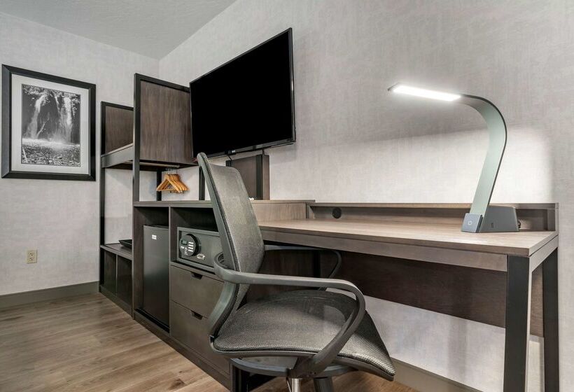 هتل Best Western Plus Hilltop Inn