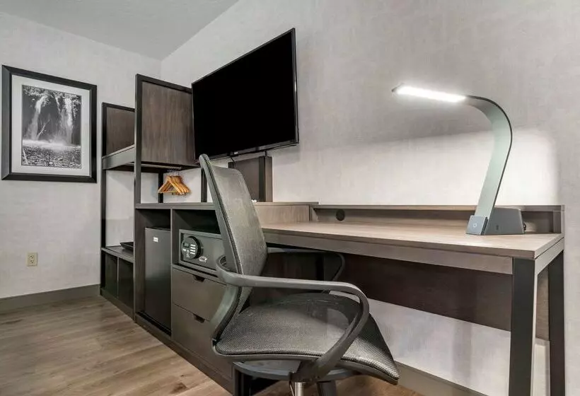 בית מלון כפרי Best Western Plus Hilltop Inn