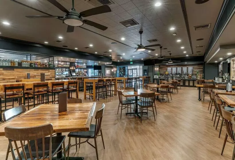 בית מלון כפרי Best Western Plus Hilltop Inn