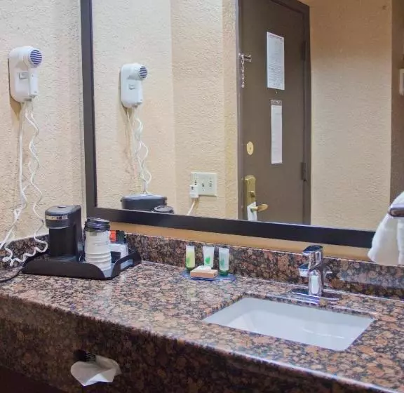 ホテル Days Inn & Suites By Wyndham Coralville / Iowa City