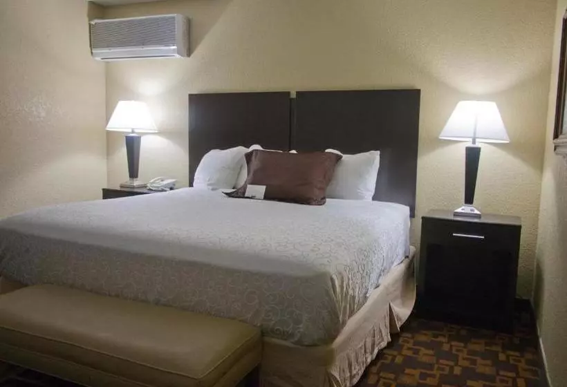 ホテル Days Inn & Suites By Wyndham Coralville / Iowa City