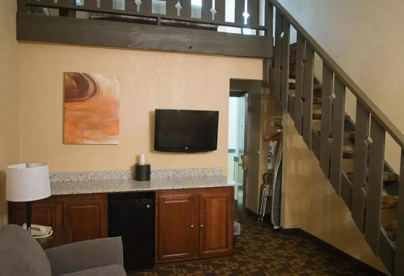 ホテル Days Inn & Suites By Wyndham Coralville / Iowa City