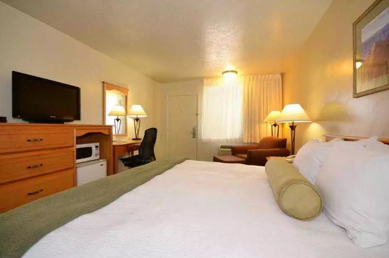 בית מלון כפרי Dinosaur Inn & Suites