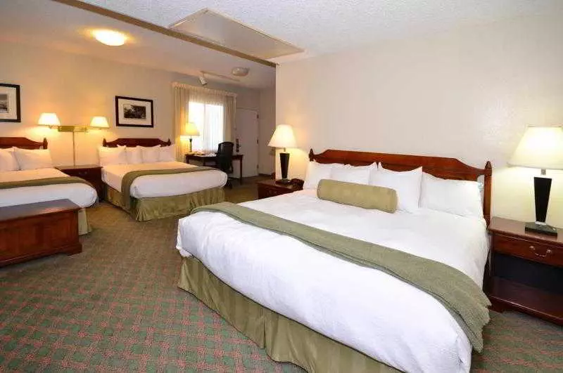 בית מלון כפרי Dinosaur Inn & Suites