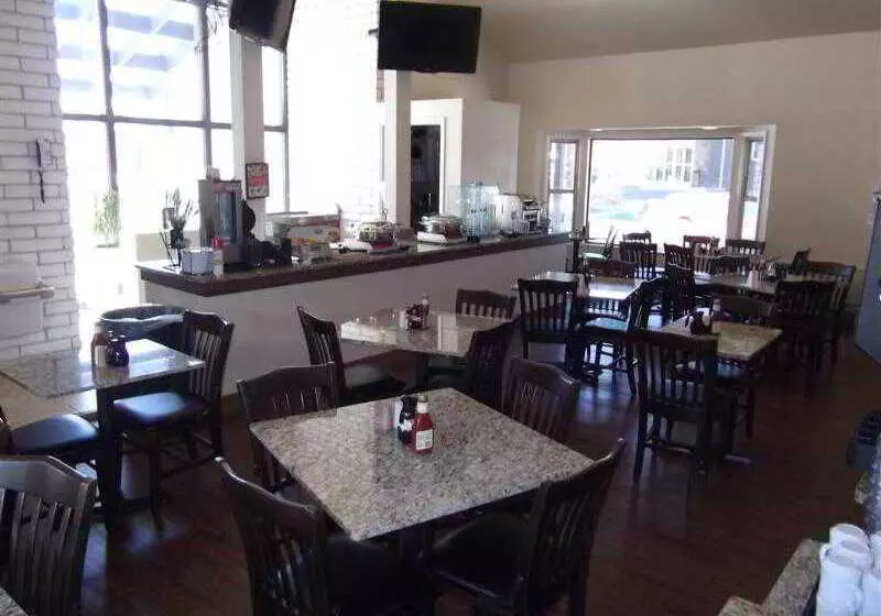 בית מלון כפרי Dinosaur Inn & Suites