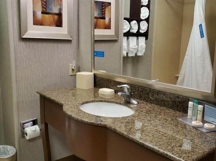 Отель Hampton Inn & Suites Craig