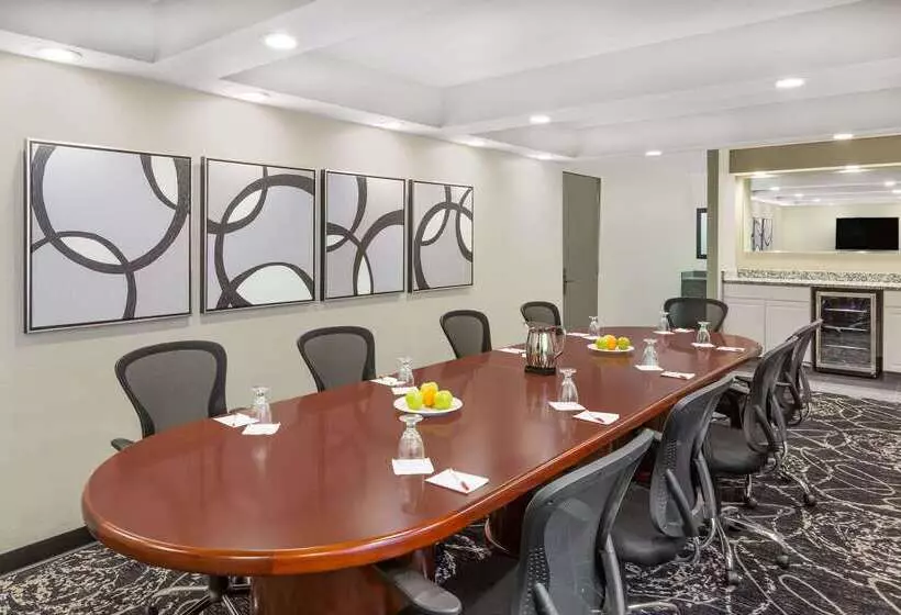 Szálloda Clarion Inn Des Moines Airport