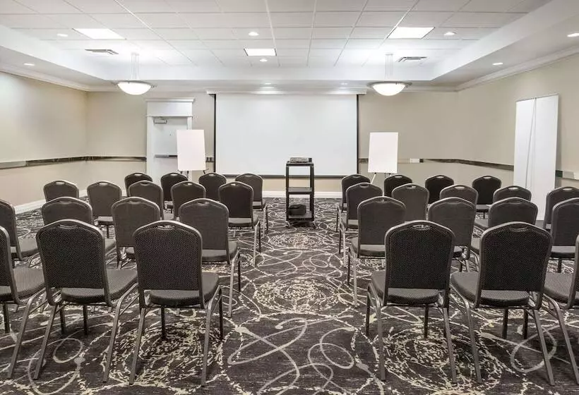 Szálloda Clarion Inn Des Moines Airport