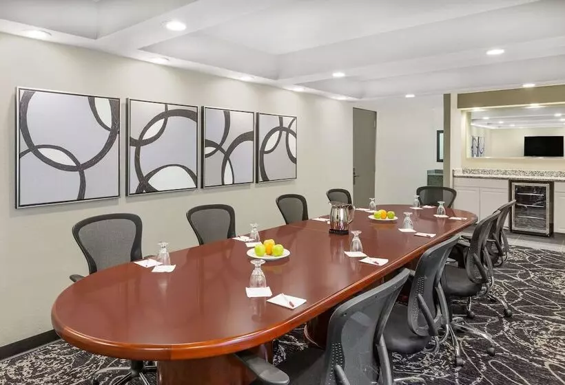 Szálloda Clarion Inn Des Moines Airport