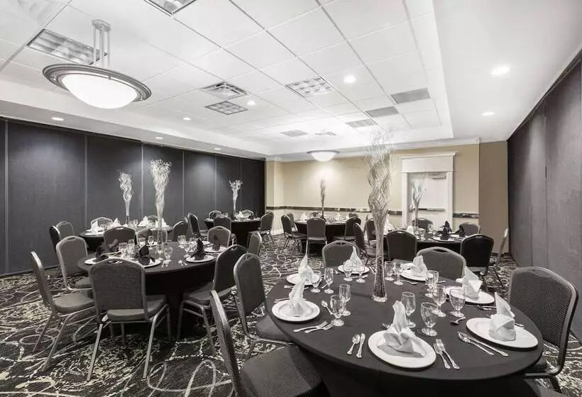 Szálloda Clarion Inn Des Moines Airport