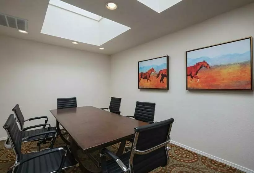 فندق Stevens Inn A Howard Johnson By Wyndham