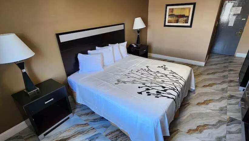 호텔 Town House Inn And Suites