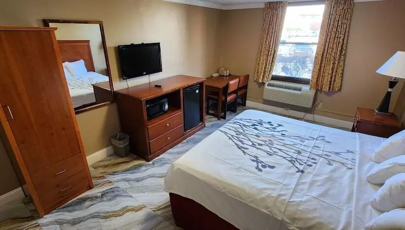 호텔 Town House Inn And Suites