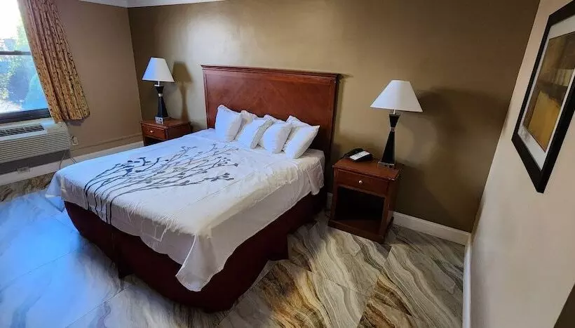 호텔 Town House Inn And Suites