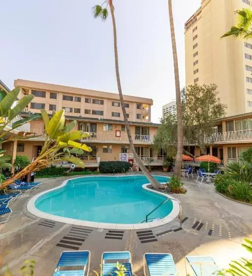 Cal Mar Hotel Suites