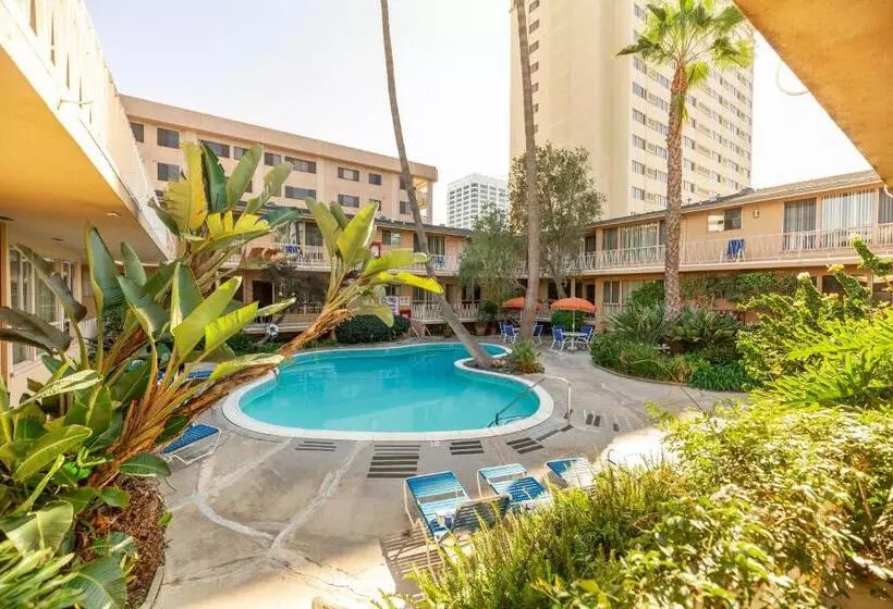 Cal Mar Hotel Suites