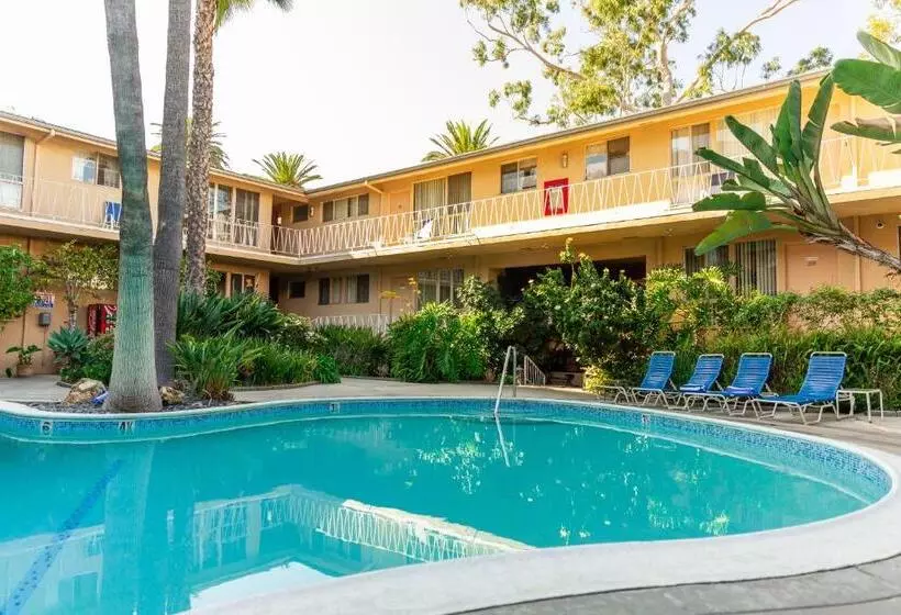 Cal Mar Hotel Suites