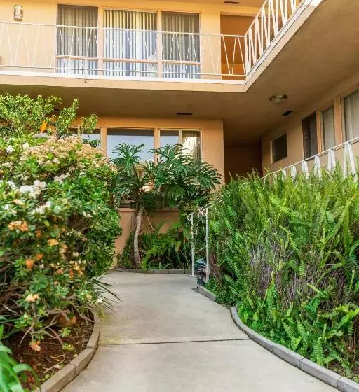 Cal Mar Hotel Suites