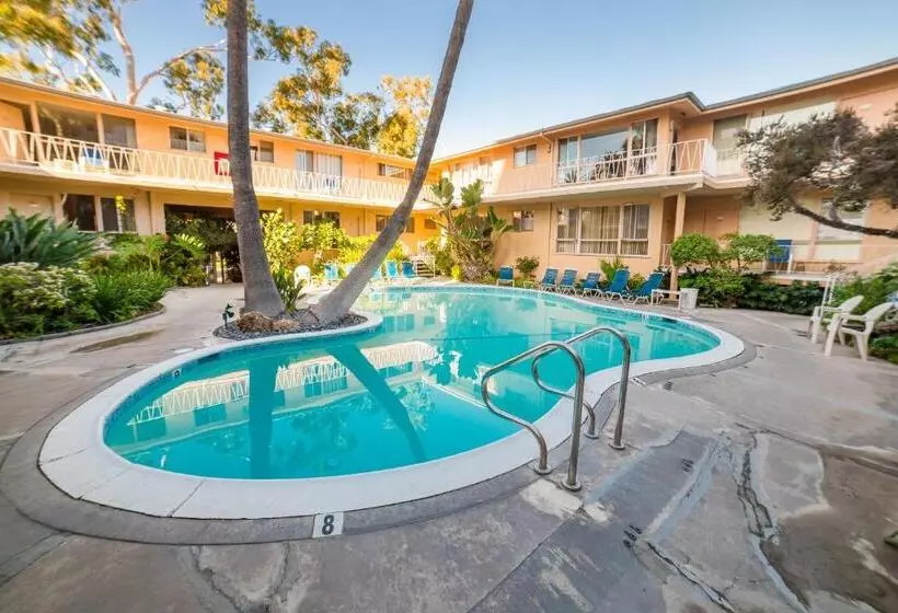 Cal Mar Hotel Suites