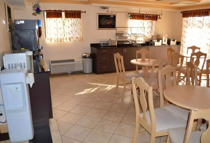 Отель Americas Best Value Inn Fort Myers