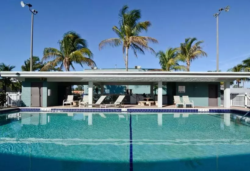 Отель Americas Best Value Inn Fort Myers