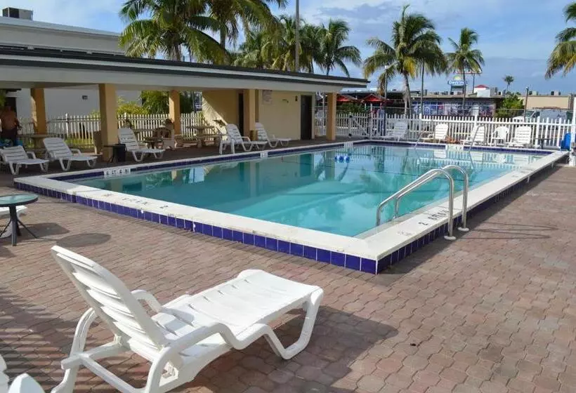 Отель Americas Best Value Inn Fort Myers
