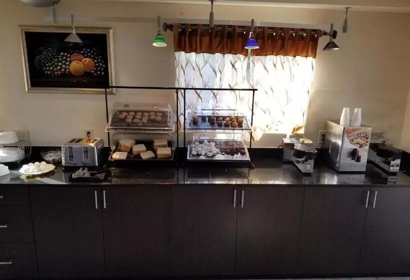 Отель Americas Best Value Inn Fort Myers