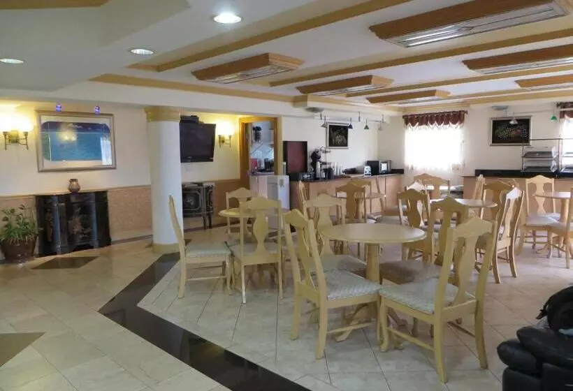 Отель Americas Best Value Inn Fort Myers