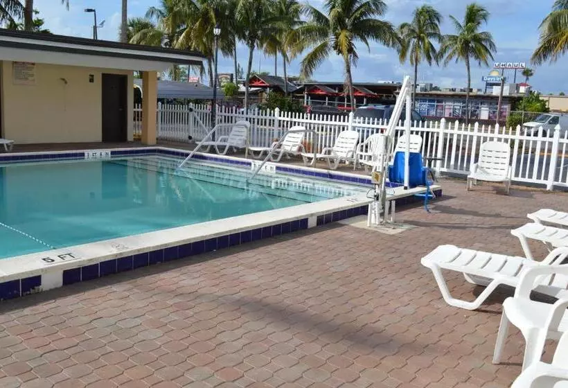 Отель Americas Best Value Inn Fort Myers