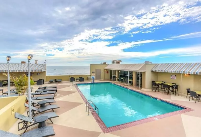 هتل Beach Quarters Resort