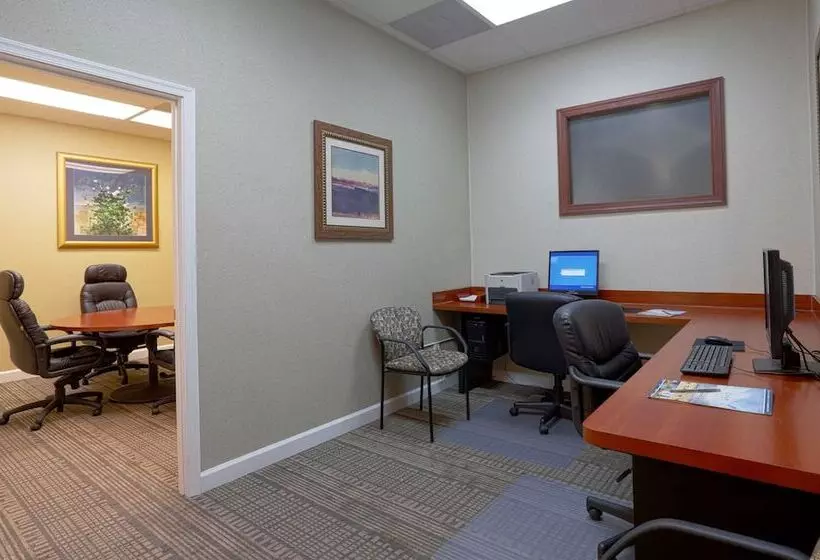 هتل Beach Quarters Resort