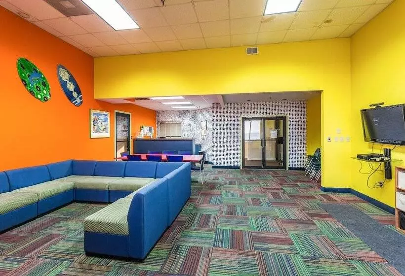 هتل Beach Quarters Resort