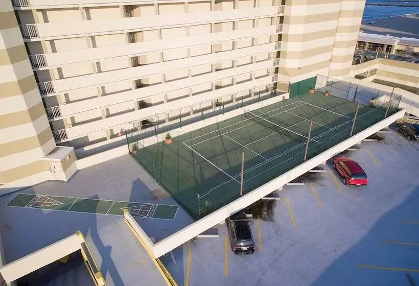 هتل Beach Quarters Resort