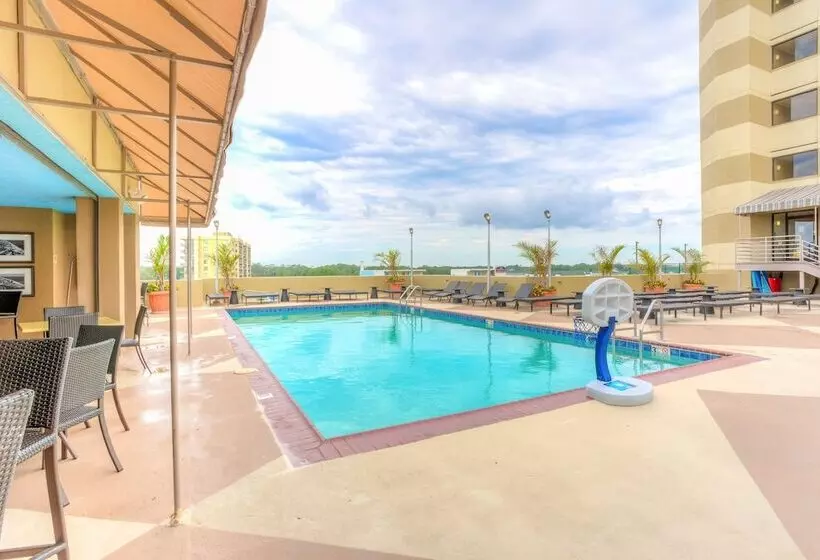 هتل Beach Quarters Resort