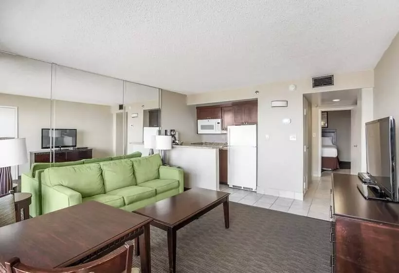 هتل Beach Quarters Resort