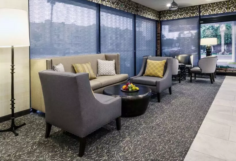 酒店 Best Western Plus Carriage Inn