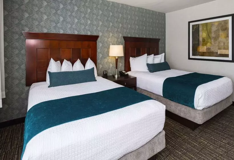 בית מלון כפרי Best Western Plus Carriage Inn