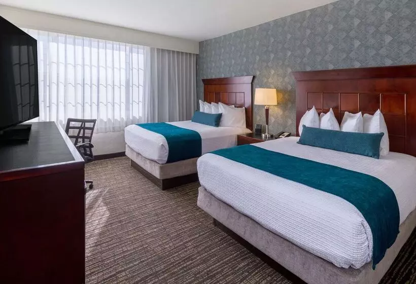 בית מלון כפרי Best Western Plus Carriage Inn