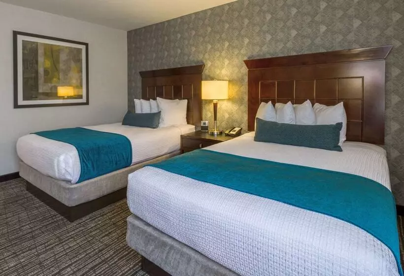 בית מלון כפרי Best Western Plus Carriage Inn