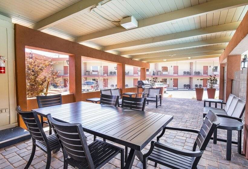 هتل Best Western Red Hills