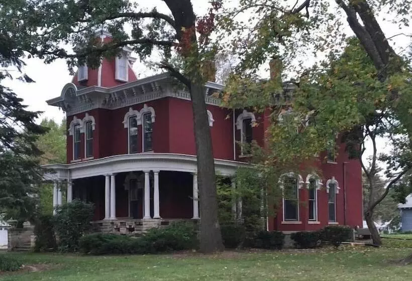 Отель Rock Island Inn & Suites Marshalltown